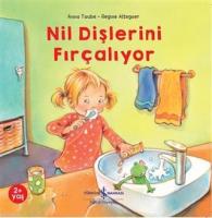 Nil Dişlerini Fırçalıyor